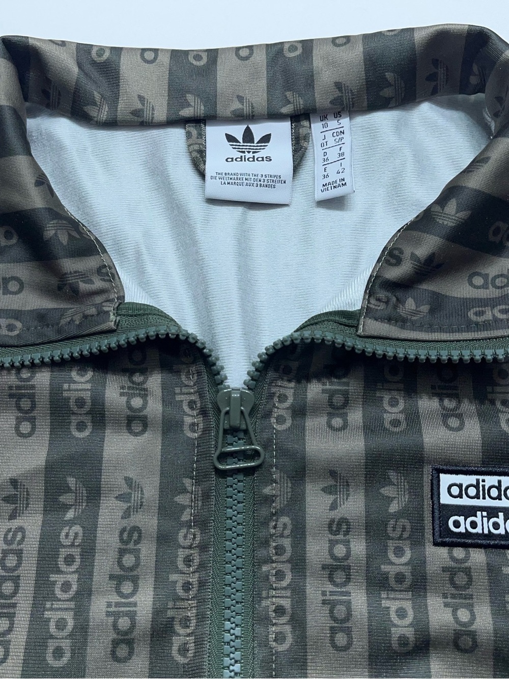 Adidas Trefoil Cropped Track Jacket Womens Size Small Green Full Zip Zip Pockets - Picture 2 of 12
